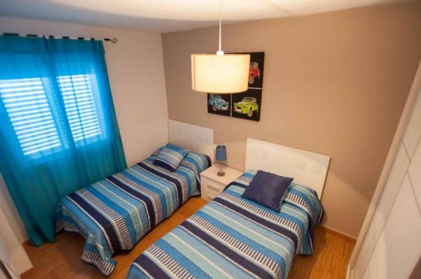 Cama o camas de una habitación en Livingtarifa Apartamento Los Lances