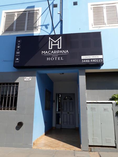 un edificio con un cartel para un hotel matanzas en Macaripana en Gualeguaychú