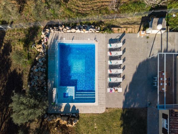 Vista de la piscina de Villa Can Paxaco By homevillas360 o alrededores