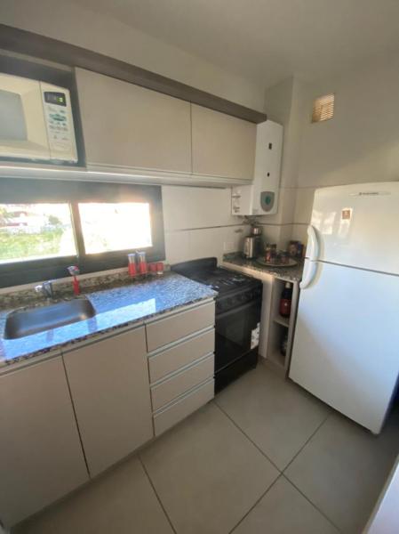 Una cocina o kitchenette en HOUSING CORDOBA - Brasil
