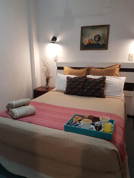 Una cama o camas en una habitación de Hostel & Spa Mediterránea