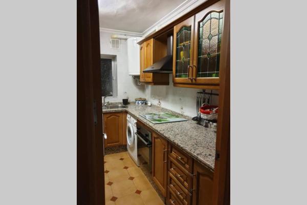 Una cocina o zona de cocina en Beautiful and cozy apartment in Seville.