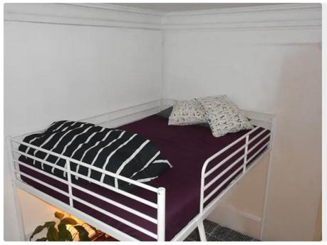 Cama o camas de una habitación en Centro Madrid Malasaña