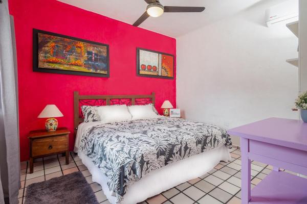 Cama o camas de una habitación en Casa Alebrije Centro Puerto Vallarta