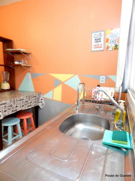 a kitchen counter with a sink in a kitchen at Estúdio7 com cozinha, garagem, ar, 250 m do mar in Florianópolis