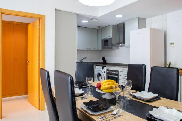 Una cocina o zona de cocina en Fantastic Apartment con parking by the Malvarrosa Beach