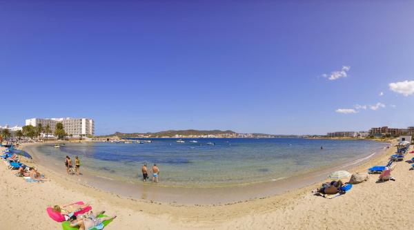 Playa de o cerca de este aparthotel