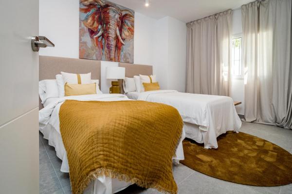 Cama o camas de una habitación en AB3- Luxury flat, close to beach families only