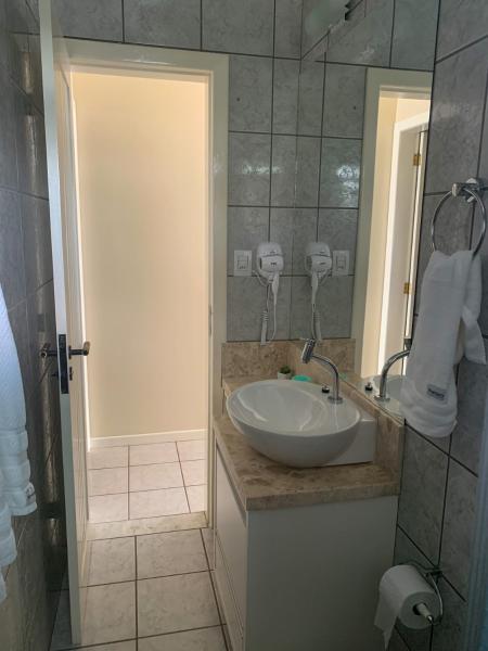 A bathroom at Apartamentos 800 metros do Mar - Residencial Vieira