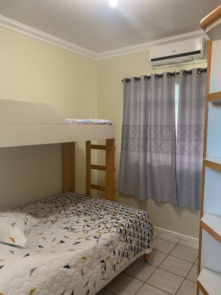 A bunk bed or bunk beds in a room at Apartamentos 800 metros do Mar - Residencial Vieira