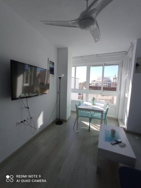 Una televisión o centro de entretenimiento en Apartamento Con Encanto 'Larios Street II'