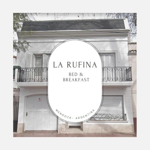 un espejo con las palabras "La rivima bed and breakfast" delante en La Rufina B&B en Mendoza