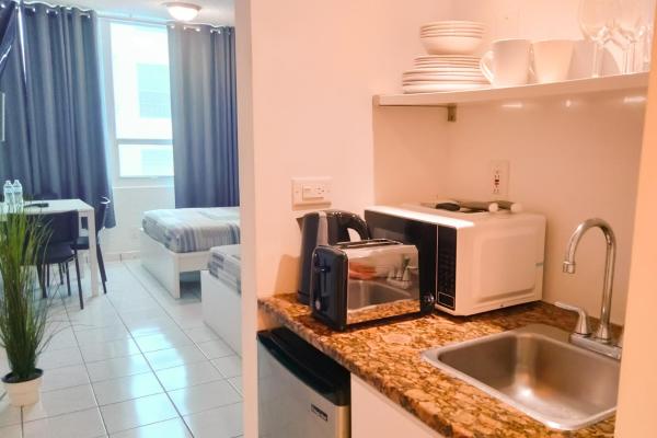 Una cocina o zona de cocina en Miami Beach Apartments by MiaRentals