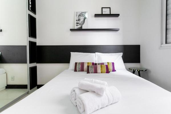 Cama o camas en una habitación en un apartamento moderno en un condominio cerca de la Rúa José Paulino