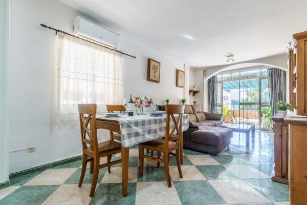 Zona de comedor en el apartamento