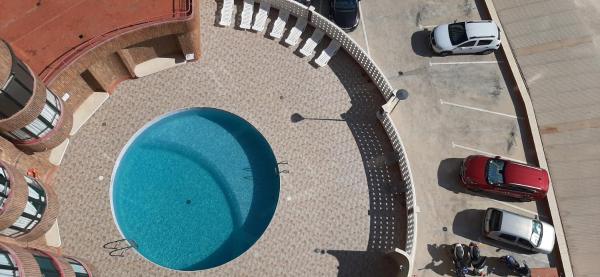 Vista de la piscina de céntrico, playa, ciudad o alrededores