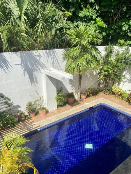5 minutes from the beach!! beautiful house with pool and fast wifi