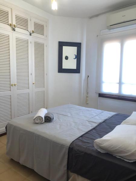 Cama o camas de una habitación en Charming 2 bed apartment next to Cabopino beach, Spain