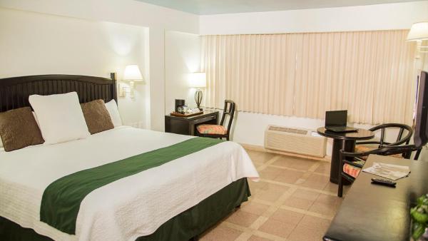 Cama o camas de una habitación en Gamma Guaymas Armida Hotel