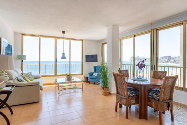 Zona de estar de apartamento frente a la playa en Poniente