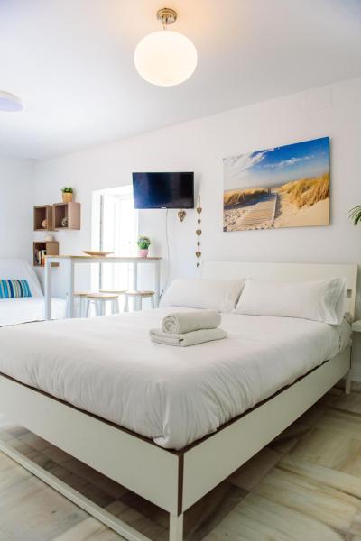 Cama o camas de una habitación en Livingtarifa Apartamento Bianco