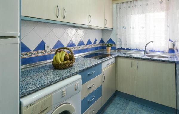 Una cocina o zona de cocina en Nice apartment en Torremolinos with 2 Bedrooms