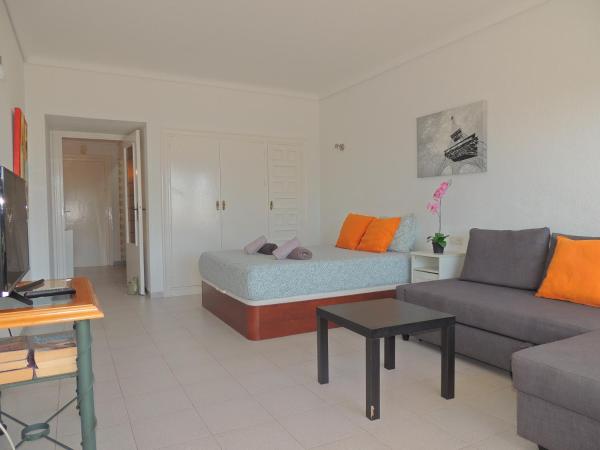 Cama o camas de una habitación en Carihuela Palace Studio 308 Beach Playa