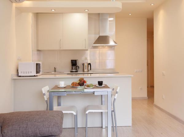 Una cocina o zona de cocina en Barnapartments Rambla Catalunya