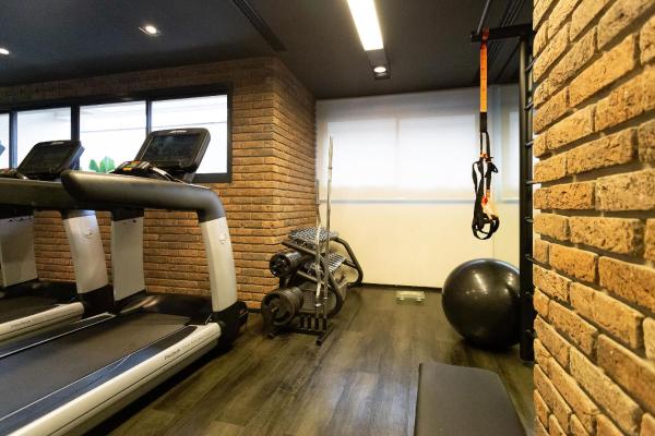 Gimnasio o instalaciones de fitness en un apartamento tranquilo y recientemente reformado con infraestructura de ocio en Vila Madalena