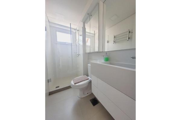 Un baño de Apto Vita Boulevard duas suítes.