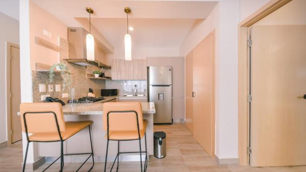 Una cocina o zona de cocina en Fully Serviced Apartment at Regatta Living II - 304