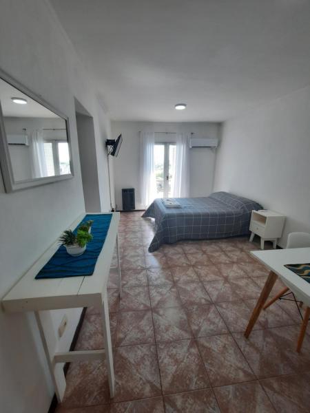 a bedroom with a bed and a table and a table sidx sidx sidx at Departamento con COCHERA - Santa Fe in Santa Fe