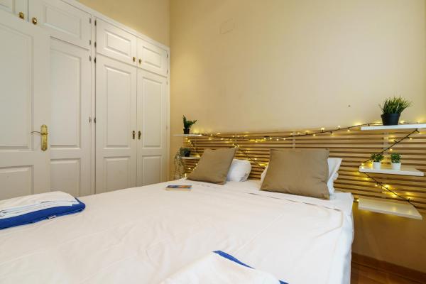 Cama o camas de una habitación en Bright two-bedroom apartment in the historic center