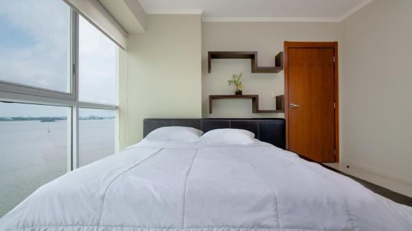 Cama o camas de una habitación en Riverfront I 2, piso 4, suite vista al río, Puerto Santa Ana, Guayaquil