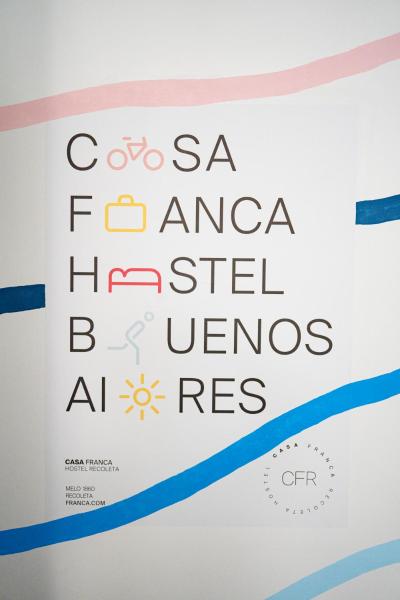 un afiche para los juegos olímpicos en Viena en Casa Franca Recoleta Hostel, en Buenos Aires