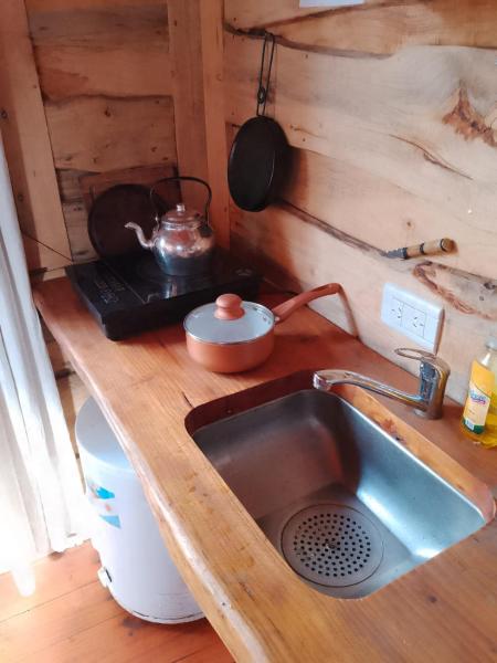 Una cocina o kitchenette en Casa Ecológica Rama & Cabaña Rústica
