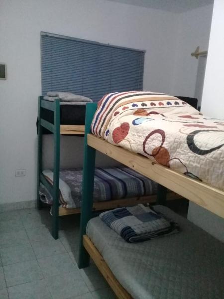 Habitación con 2 literas y 1 cama en Habitación para 4 con baño privado en Salta