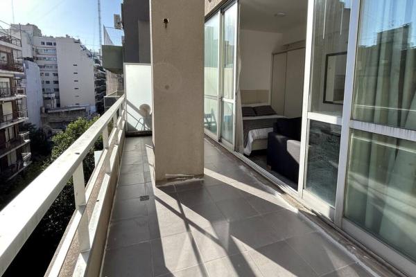 Apartamento con balcón y vistas a un dormitorio. en AREN0702 Excelente gran Depto en Barrio Norte en Buenos Aires