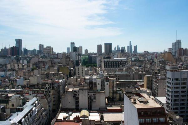 una vista de la ciudad con edificios altos en BMIT0518 Dpto en el Centro de Bs As - Edificio con Pileta en Buenos Aires