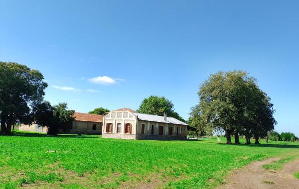 El edificio en el que está la casa de vacaciones