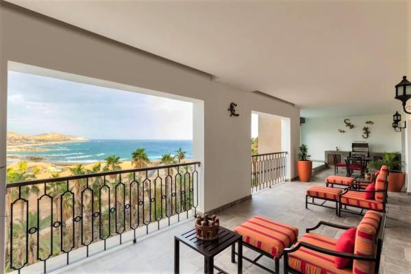 balcón con vistas al océano en Beautiful & spacious 3 BR with plunge pool - Cabo, en Cabo San Lucas