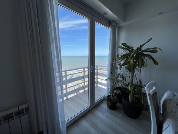 Habitación con balcón con vistas al océano. en Eleva tus sentidos Hola Sur en Mar del Plata