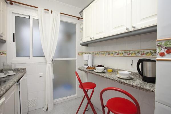 Una cocina o zona de cocina en Apartments Serrería II