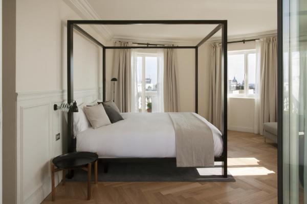 Cama o camas de una habitación en Dear Hotel Madrid