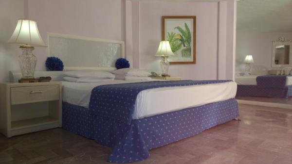 Cama o camas de una habitación en Hotel Acapulco Malibu