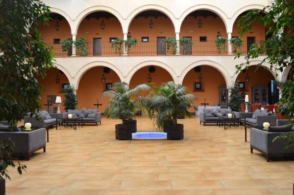 El vestíbulo o zona de recepción de Hacienda Montija Hotel