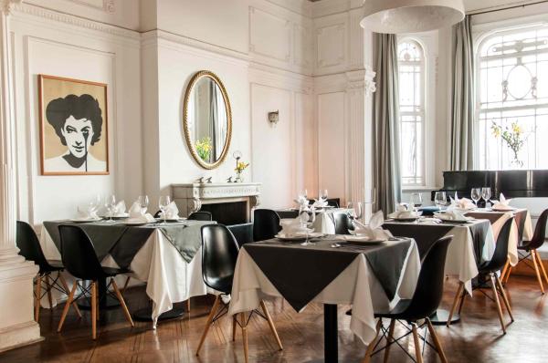 Un restaurante o lugar para comer en Palacio Astoreca
