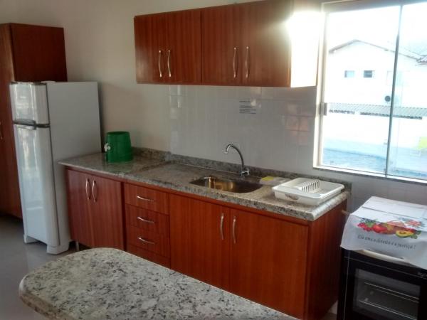 Una cocina o zona de cocina en Residencial Golfinhos