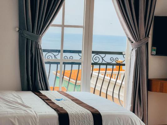 Queen Room with Garden View