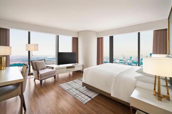 Sheraton Club King Skyline View